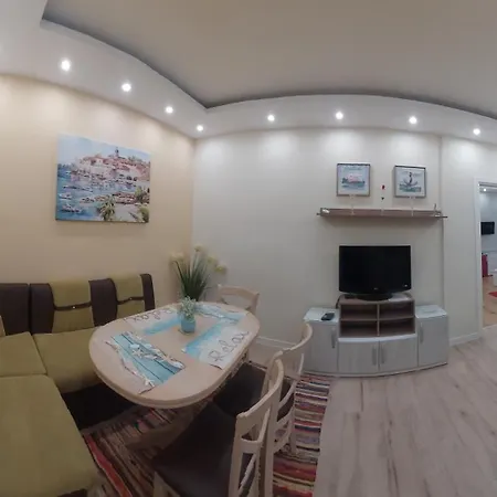 Pink & Blue - 2bdr With Balcony - Wi-fi Daire Varna