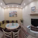 Διαμέρισμα 2br In Center Pedestrian Street Balcony Fast Wifi *