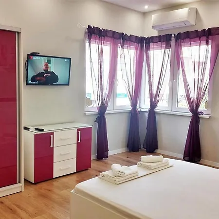 2br In Center Pedestrian Street Balcony Fast Wifi * Varna