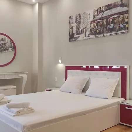 2br In Center Pedestrian Street Balcony Fast Wifi *