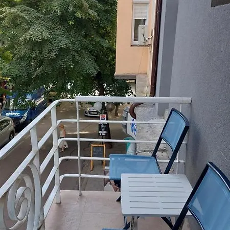 2br In Center Pedestrian Street Balcony Fast Wifi Daire Varna
