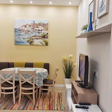 Διαμέρισμα 2br In Center Pedestrian Street Balcony Fast Wifi