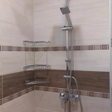 Pink & Blue - 2bdr With Balcony - Wi-fi