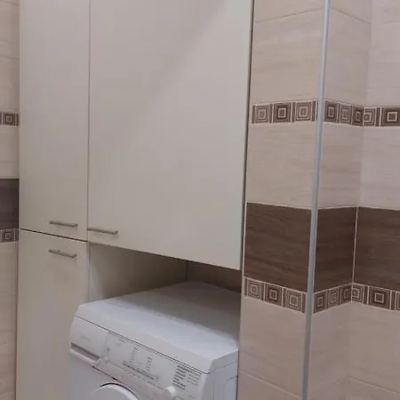 Pink & Blue - 2bdr With Balcony - Wi-fi