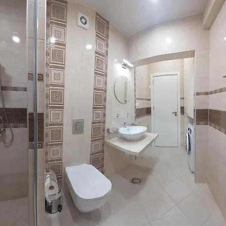 Pink & Blue - 2bdr With Balcony - Wi-fi Apartment *