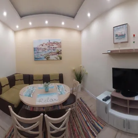 Daire 2br In Center Pedestrian Street Balcony Fast Wifi *