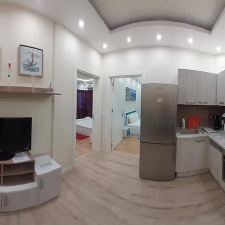 Pink & Blue - 2bdr With Balcony - Wi-fi Warna