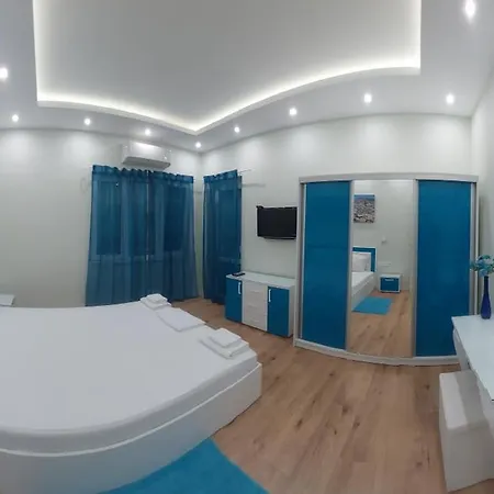 Pink & Blue - 2bdr With Balcony - Wi-fi Apartment