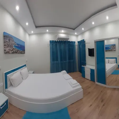 Pink & Blue - 2bdr With Balcony - Wi-fi *