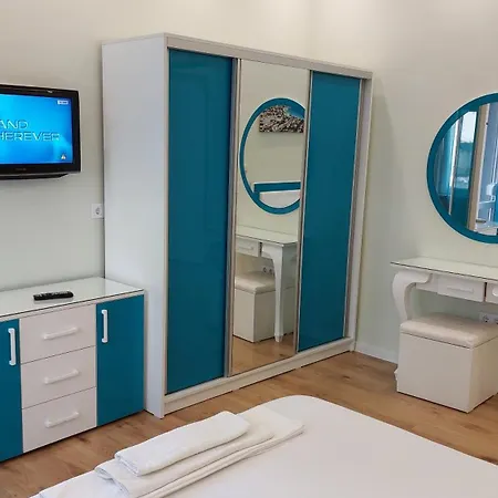 Pink & Blue - 2bdr With Balcony - Wi-fi Διαμέρισμα