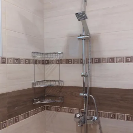 Pink & Blue - 2bdr With Balcony - Wi-fi Apartment Warna