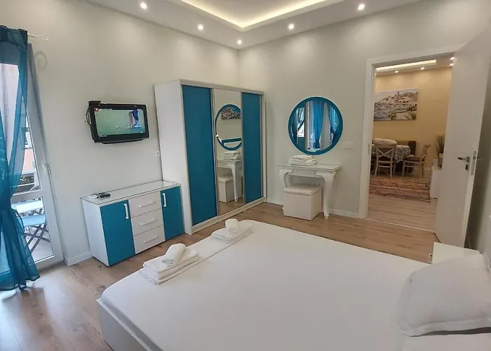 Pink & Blue - 2bdr With Balcony - Wi-fi *