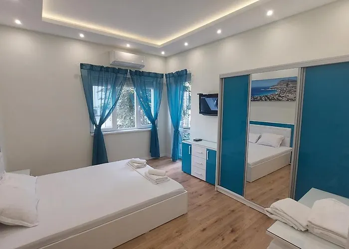 Pink & Blue - 2bdr With Balcony - Wi-fi *