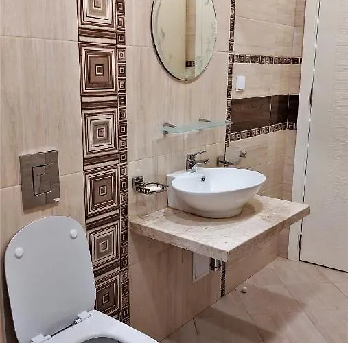 Pink & Blue - 2bdr With Balcony - Wi-fi