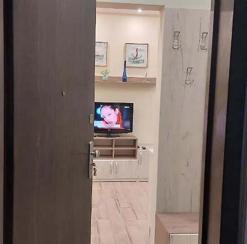 Pink & Blue - 2bdr With Balcony - Wi-fi *