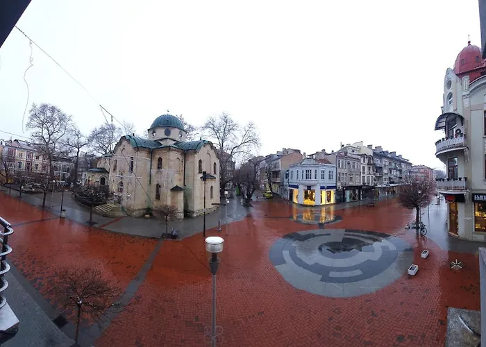 Pink & Blue - 2bdr With Balcony - Wi-fi Apartment