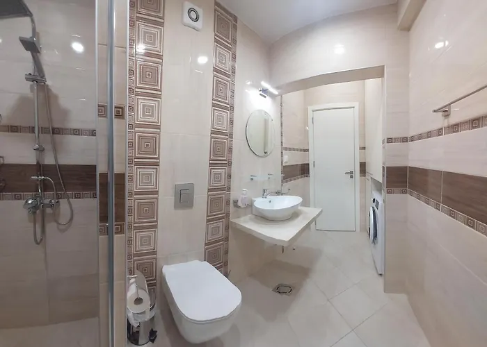 Pink & Blue - 2bdr With Balcony - Wi-fi Apartment *