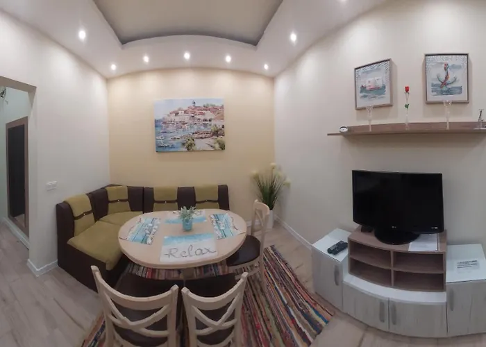 Apartment Pink & Blue - 2bdr With Balcony - Wi-fi *