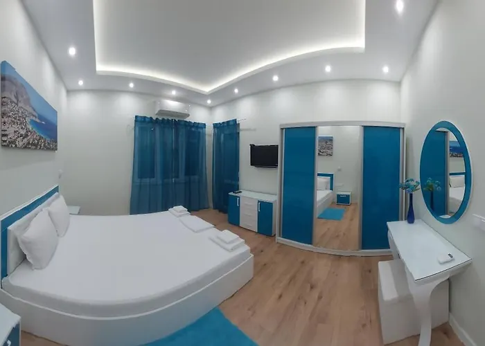 Pink & Blue - 2bdr With Balcony - Wi-fi Apartment