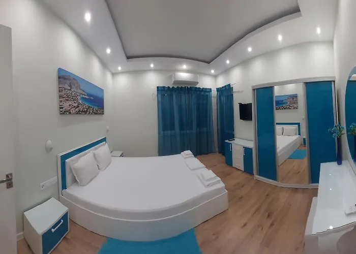 Pink & Blue - 2bdr With Balcony - Wi-fi *