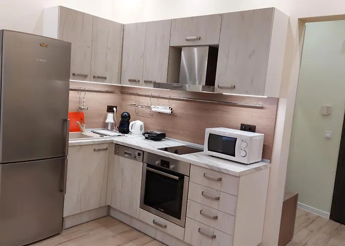 Pink & Blue - 2bdr With Balcony - Wi-fi Apartment *